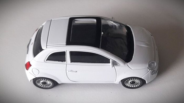 Diecast Model Fiat 500 2007 White - Collectable Motorama 1:43