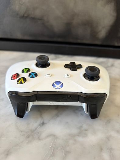 Official Xbox Wireless Controller (Robot White) - Bluetooth Model 1708