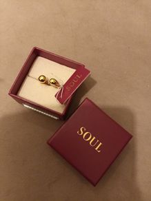 ladies  gold tone ring @Carraig Donn
