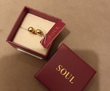 ladies  gold tone ring @Carraig Donn