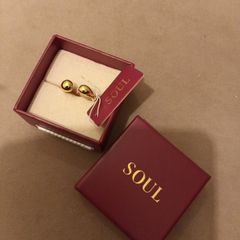ladies  gold tone ring @Carraig Donn