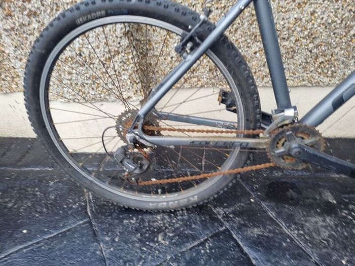 bike carrrera needs fixing