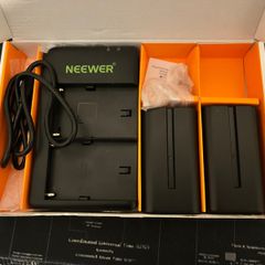 NEEWER NP F550 Battery Charger Set