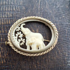 1930s Art Deco French Elephant brooch pin
