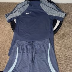 Nike Stride 2 Piece Small Set