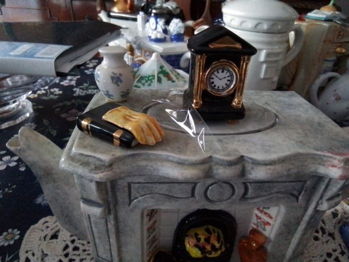 VTG Novelty Teapot " Teapottery Co."