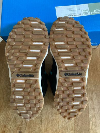 Columbia women's hiking/outdoor boots/shoes/footwear