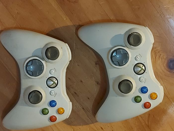 XBOX 360, with Power Charger, 2 Controlllers with Charger, wifi ariel, Communication cable, all in excellent cosmetic condition, not tested