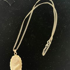 Silver Chain & Mother Of Pearl Pendant