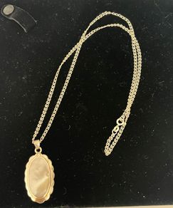 Silver Chain & Mother Of Pearl Pendant