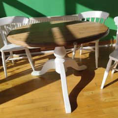 Round kitchen table and 3 matching  chairs