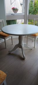 kitchen table and chairs