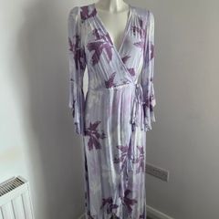 New. Last Queen Paris Size M wrap dress with fluted sleeve