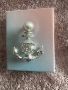 Chanel inspired silver tone large 6 cm anchor brooch Free post