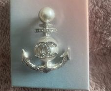 Chanel inspired silver tone large 6 cm anchor brooch Free post