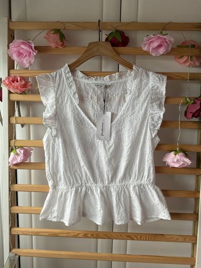 top Bnwt Stradivarius white broderie Anglaise size large summer top