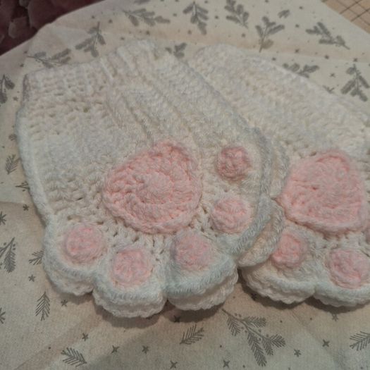 Crochet cat paw gloves