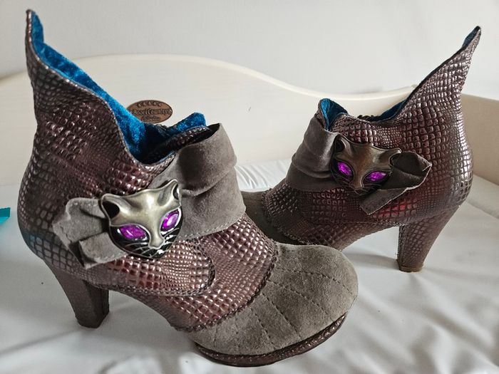 Rare Vintage Irregular Choice Bronze Brown Booties