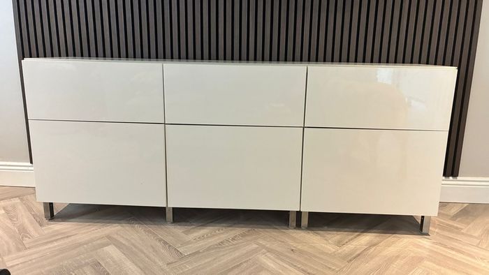 Chest of drawers