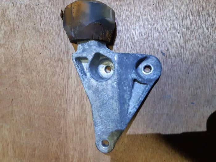 AUDI A4 B7 2006 Engine Bracket 8E0199343N