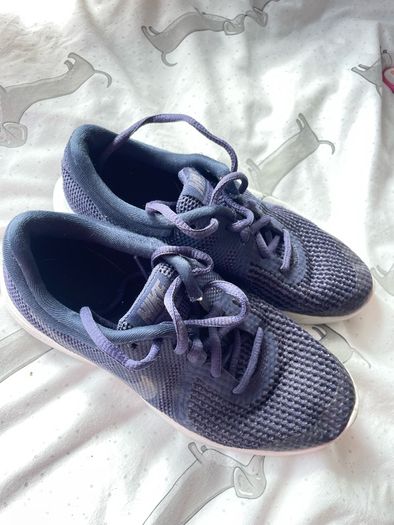 Girls Navy Nike runners - as new