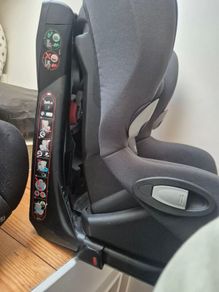 2 x Maxi Cosi Axiss Car Seats