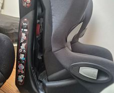 2 x Maxi Cosi Axiss Car Seats
