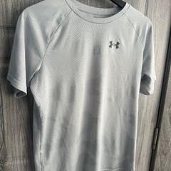 Under Armour Top - XL Boys