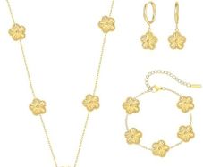 A luxurious 4 pcs set of middle eastern inspired exquisite