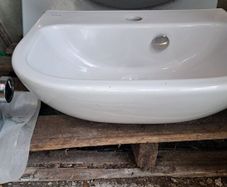 2 Wash hand basins