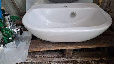 2 Wash hand basins