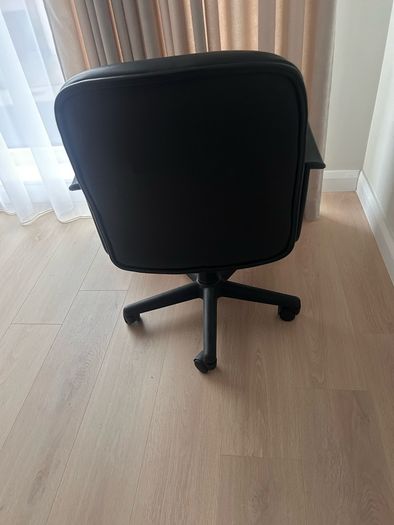 Black office chair