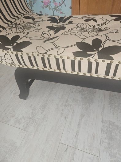 Chaise Lounge with Matching Trunk