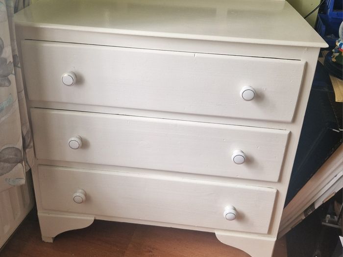 White Chest Of Drawers
