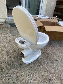 Full toilet