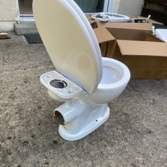 Full toilet