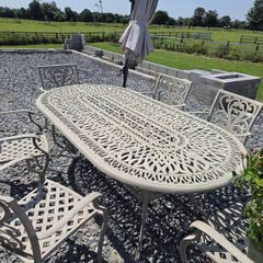 outdoor dining table