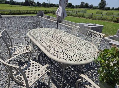 outdoor dining table