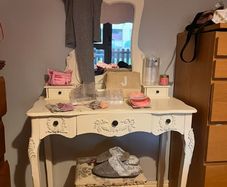 dressing table