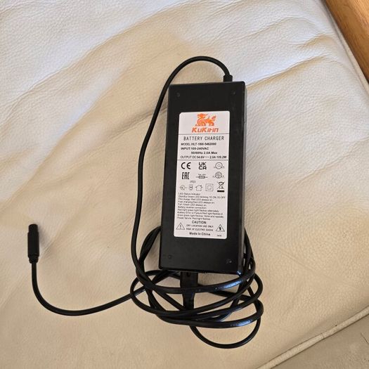 Scooter charger (kukrin g2 pro)