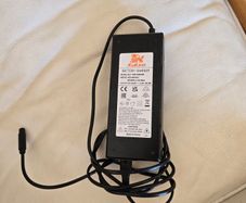 Scooter charger (kukrin g2 pro)