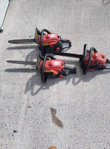 3 chainsaws