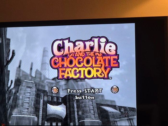 Play Station 2 super slim + DualShock 2 + Charlie game