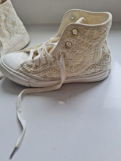 Cream lace Converse Hi - Tops