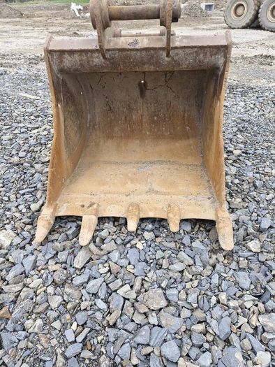 Geith digging bucket
