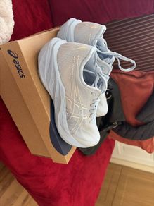 Asics GT 2000 15 size 4.5