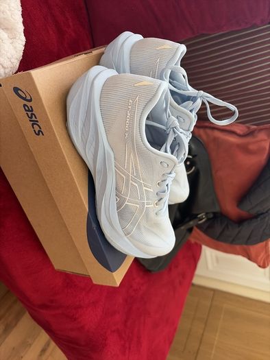 Asics GT 2000 15 size 4.5