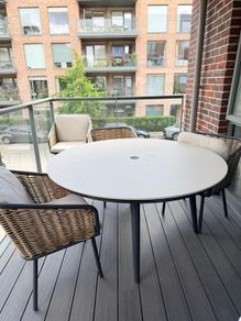 Table & chairs