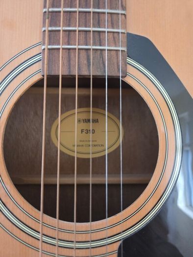 Yamaha F310 - Acoustic Guitar