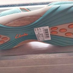 woman's clark sandals
